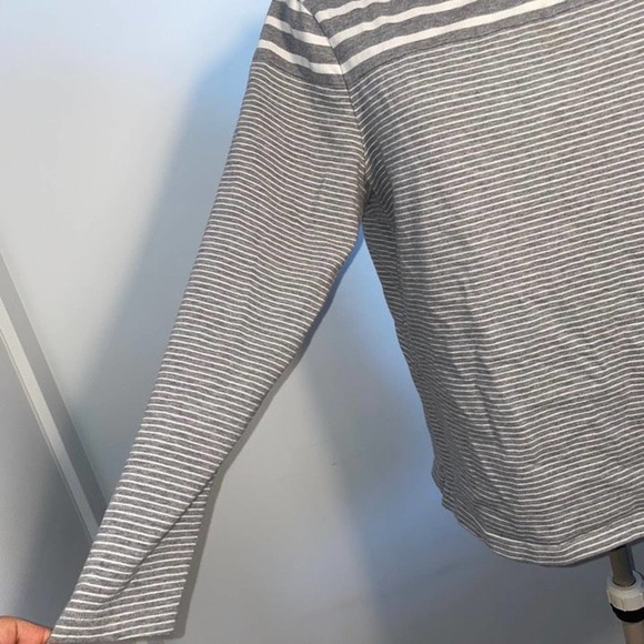 White/Grey Striped Long Sleeve GAP Top sz XL - Picture 2 of 6